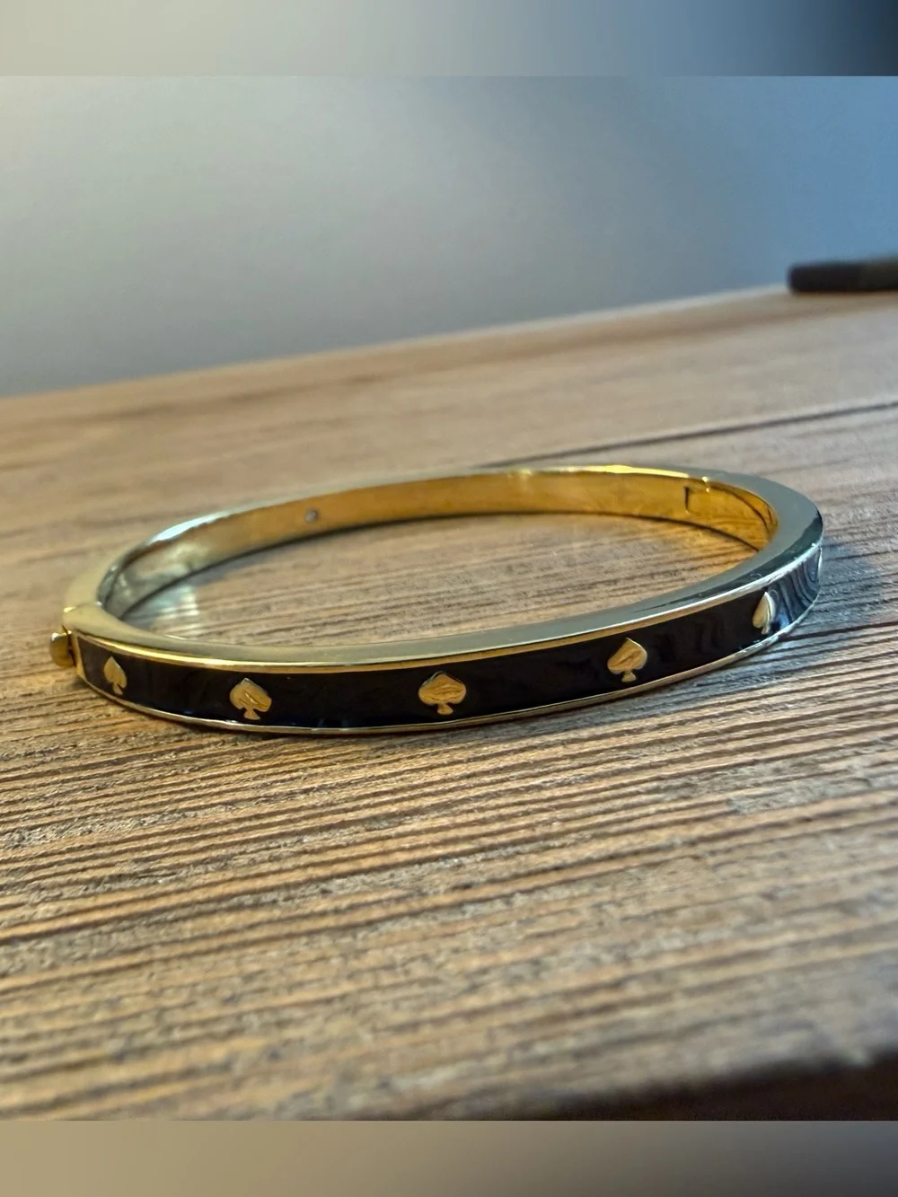Kate spade black gold enamel hinged bangle bracelet